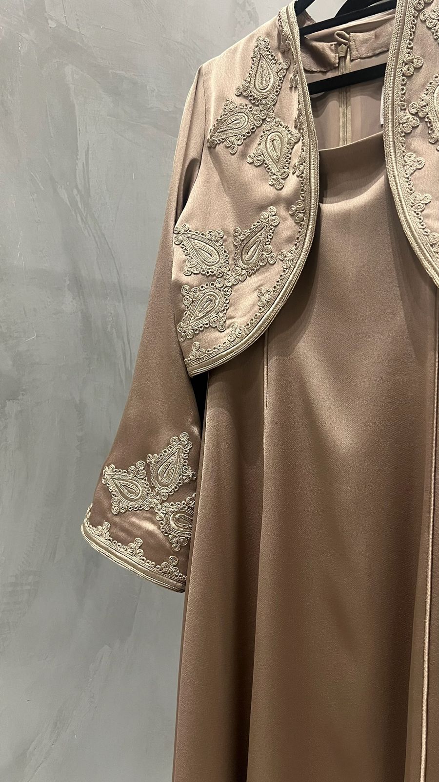 Two-piece beige embroidered kaftan